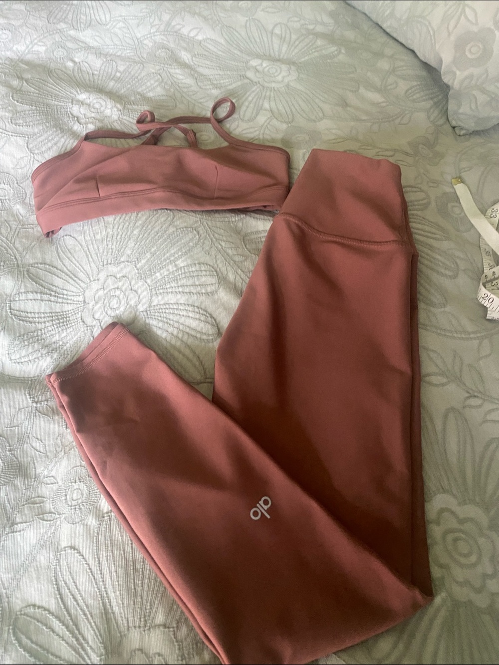 Alo  Yoga XS  airlift set like new